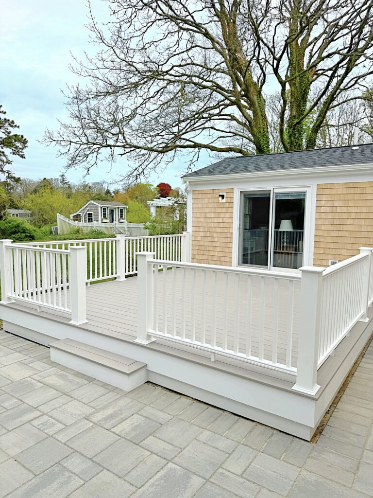 deck with railing
